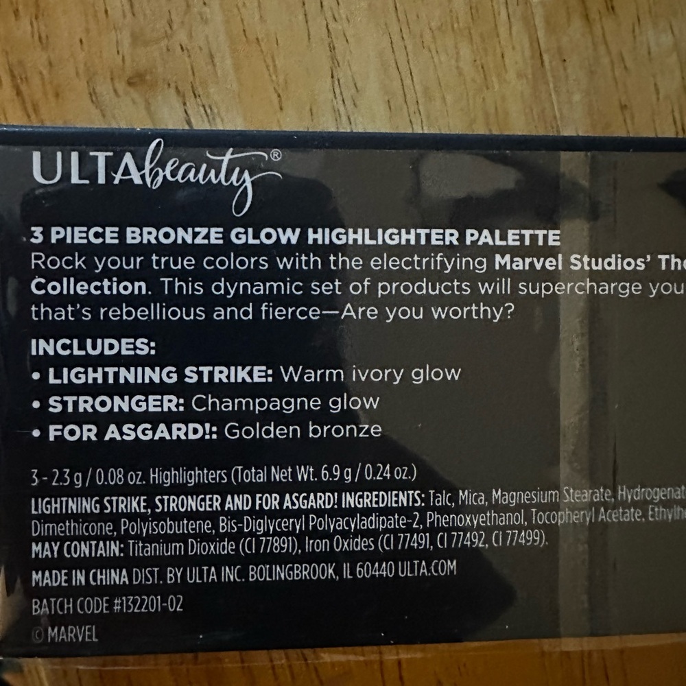 Marvel Studios' Thor: Love and Thunder 
Bronze Glow Highlighter Palette - Picture 2 of 4